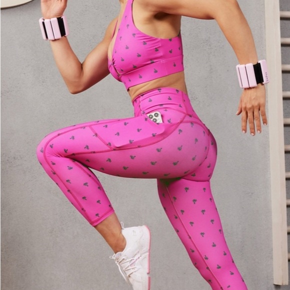 Fabletics Oasis High-Waisted Capri Pink Escape Palm sz M - Picture 1 of 8